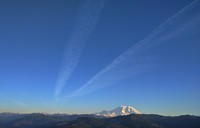 Mt Rainier jet trails