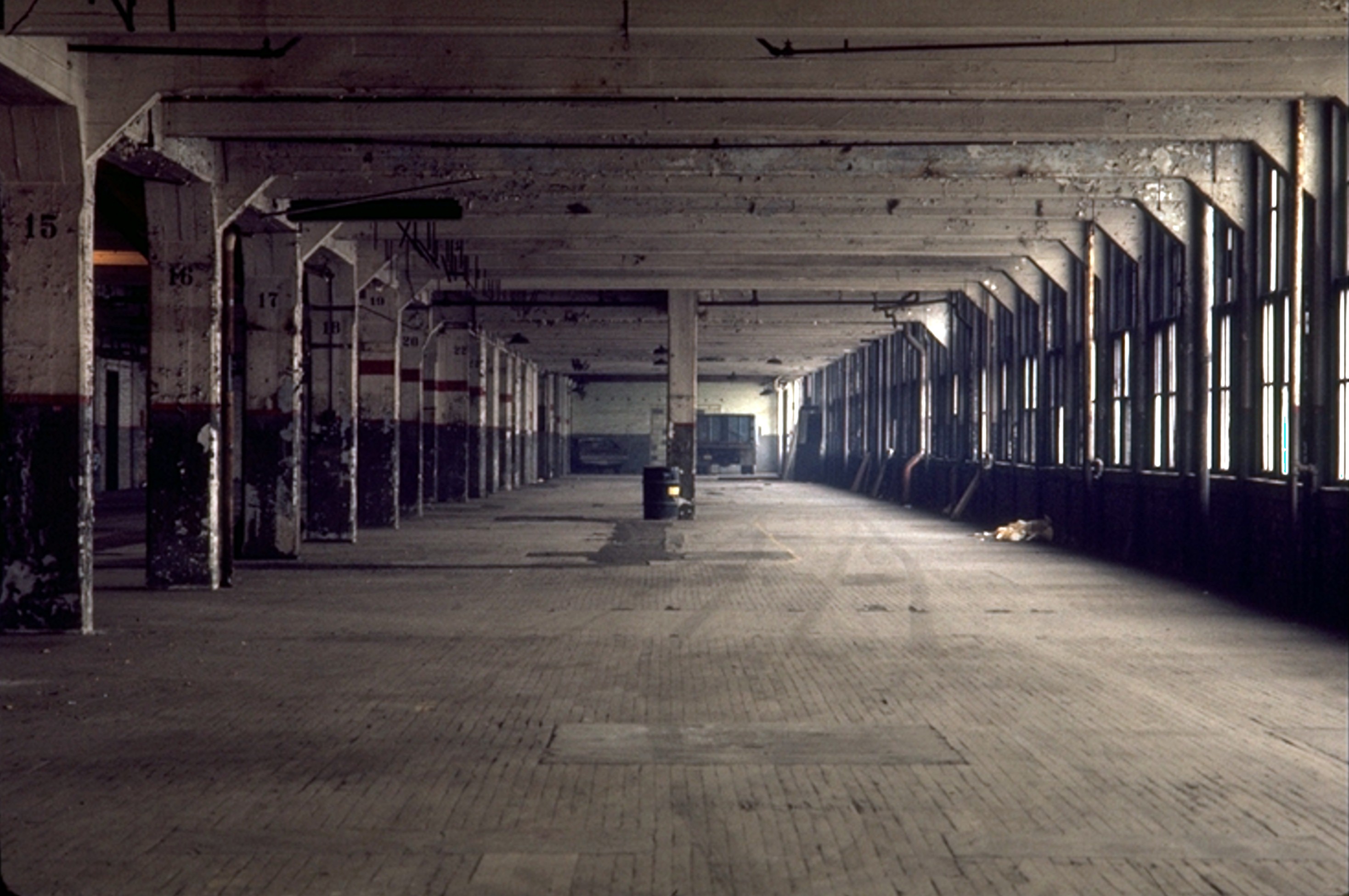 old Hudson factory in Detroit 1970