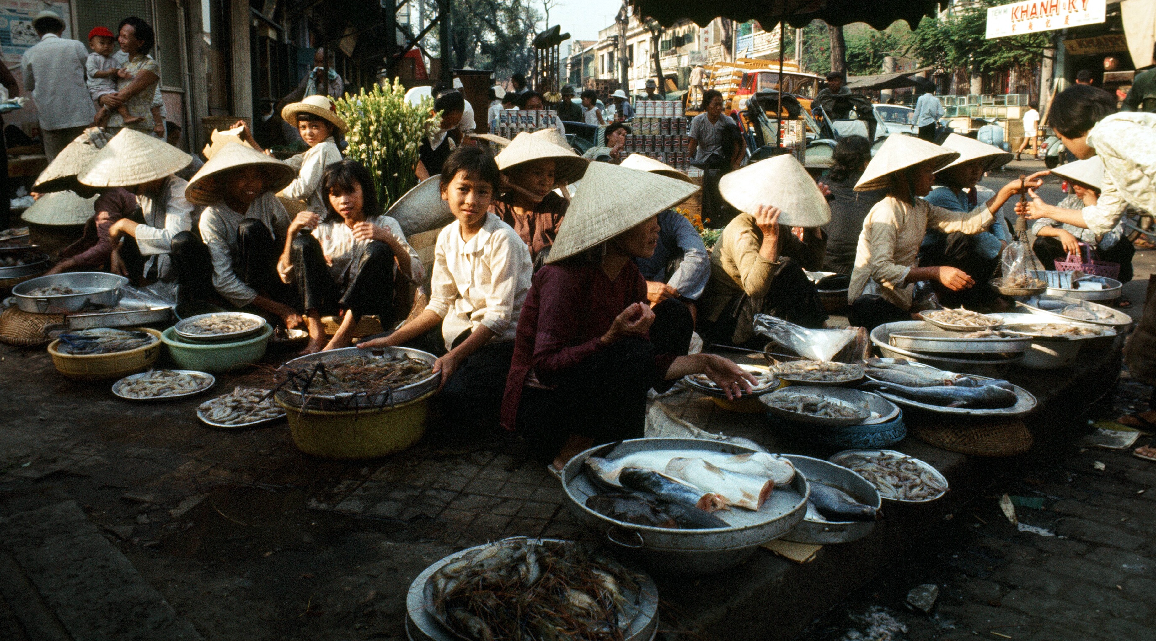 1970 01 07 Saigon market 01