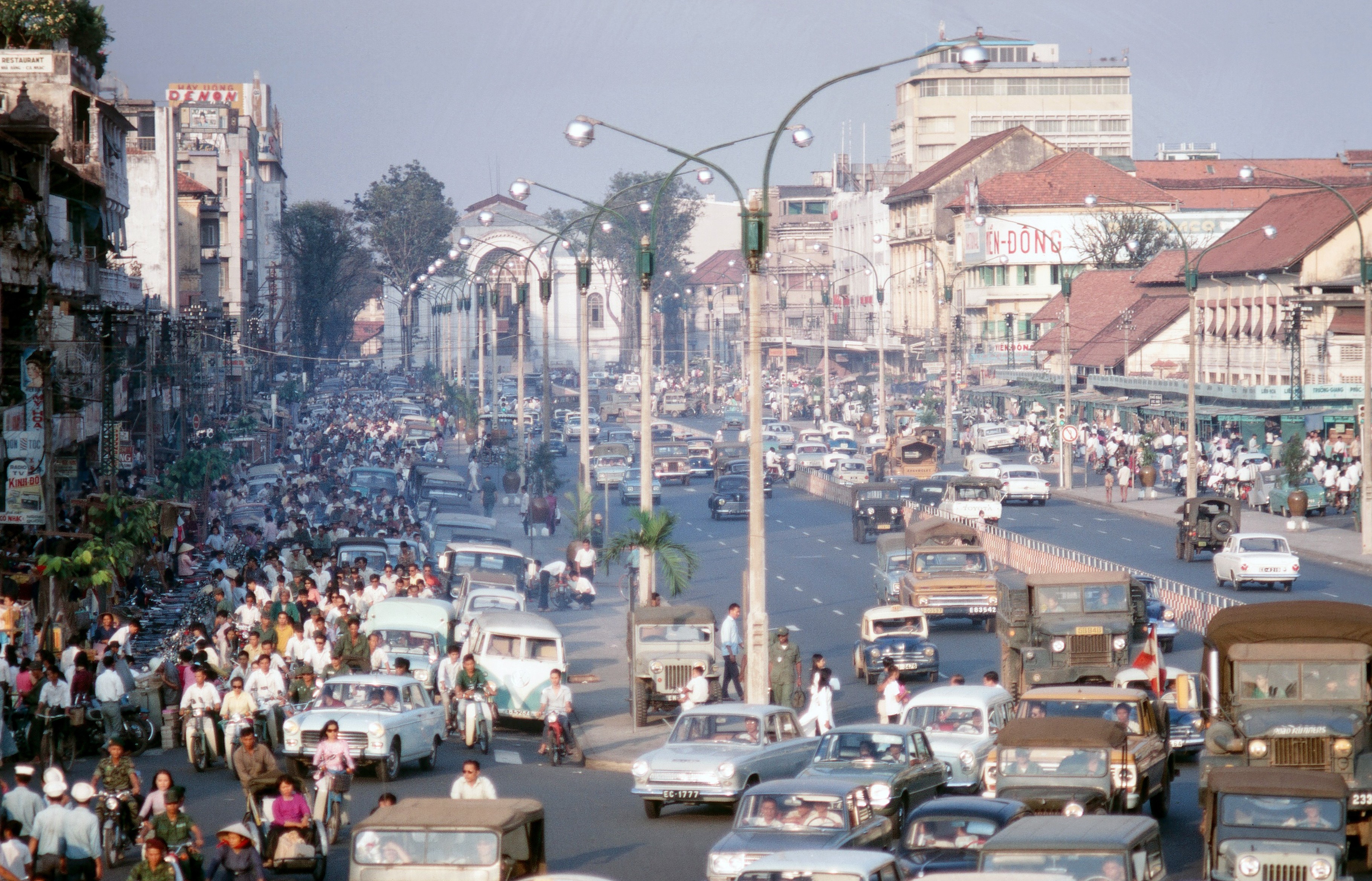 1970 01 25 Saigon street 01