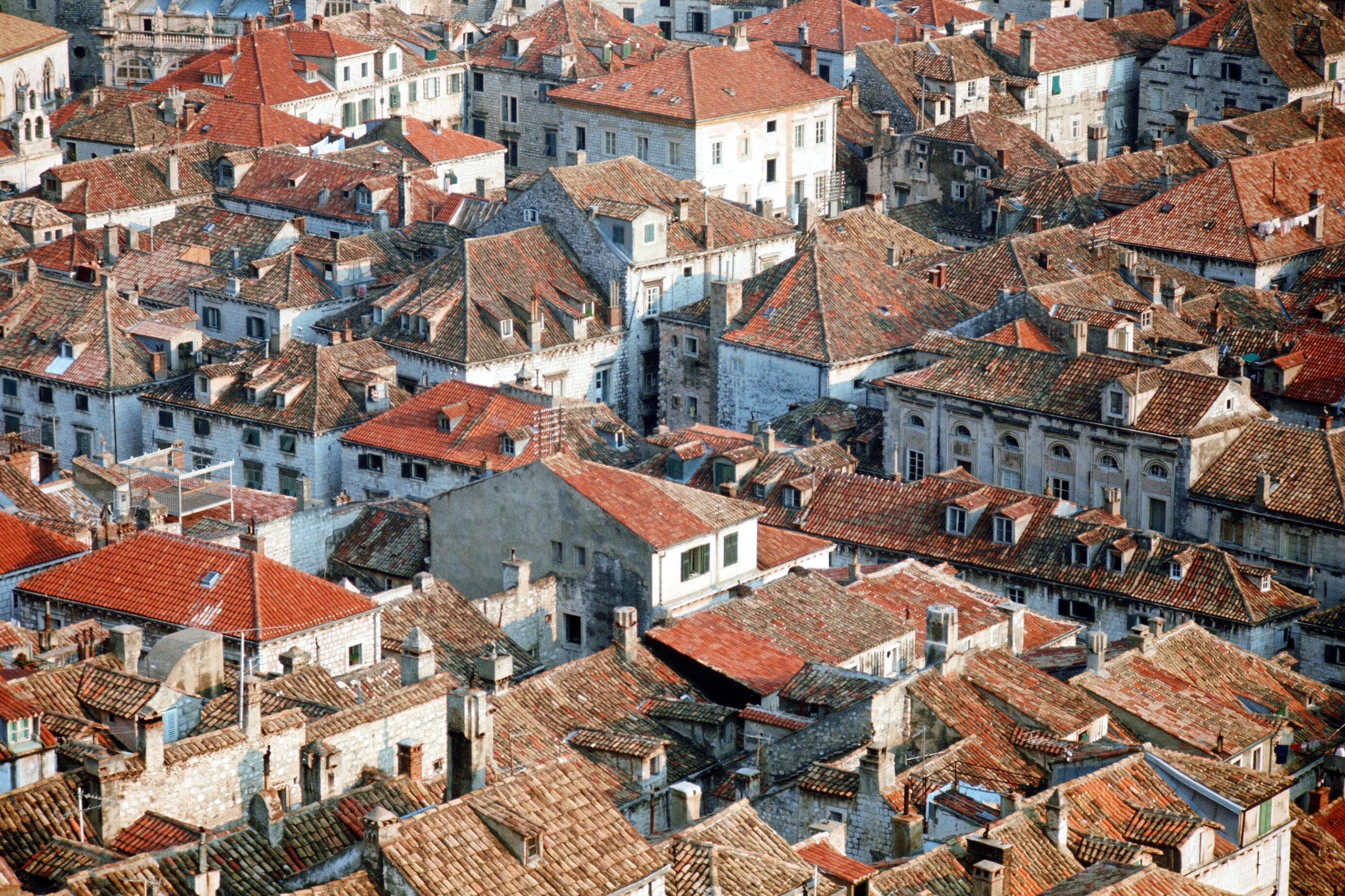 1971 07 Dubrovnik roofs 01