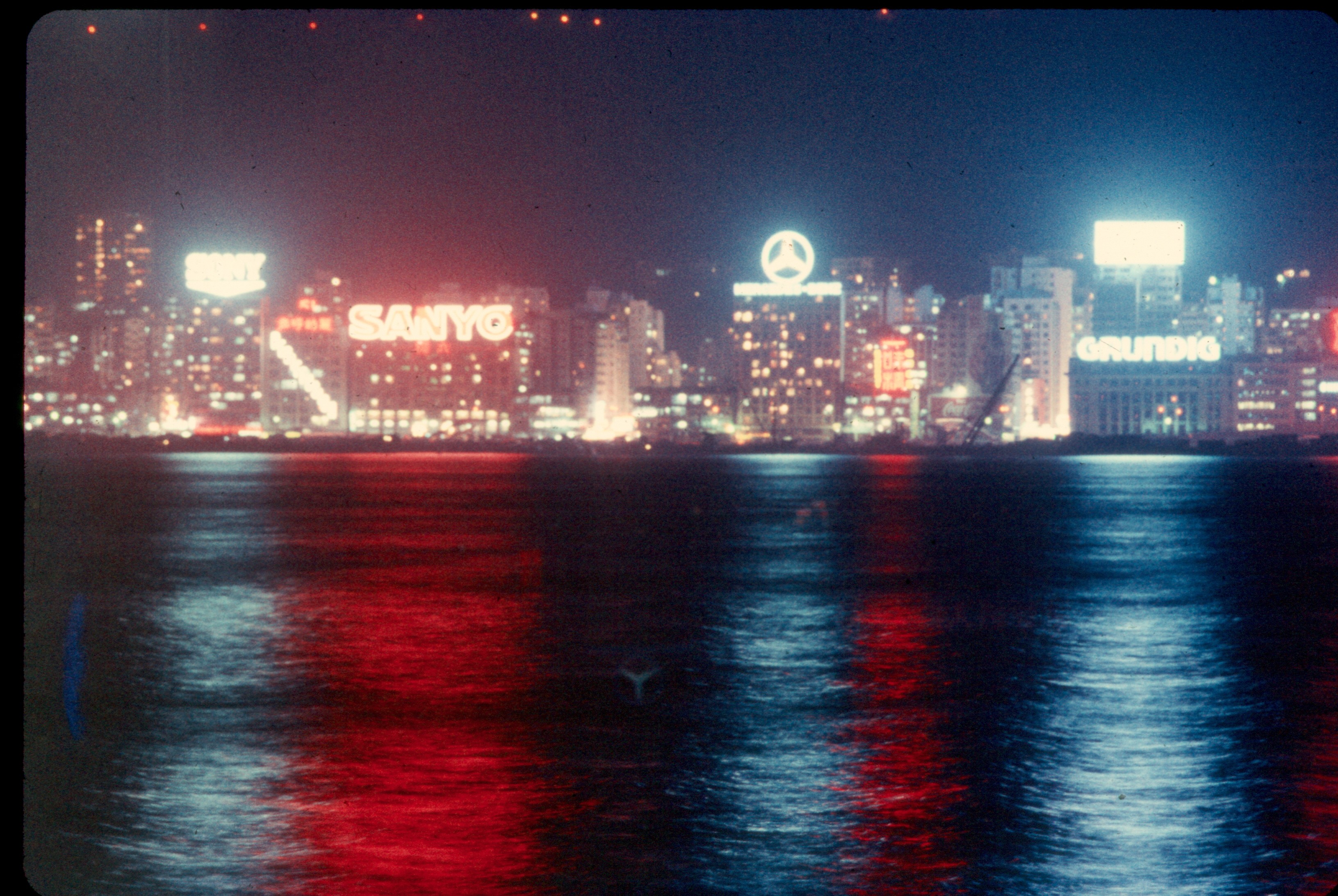 ss 073 1970 09 26 hong kong water lights at night