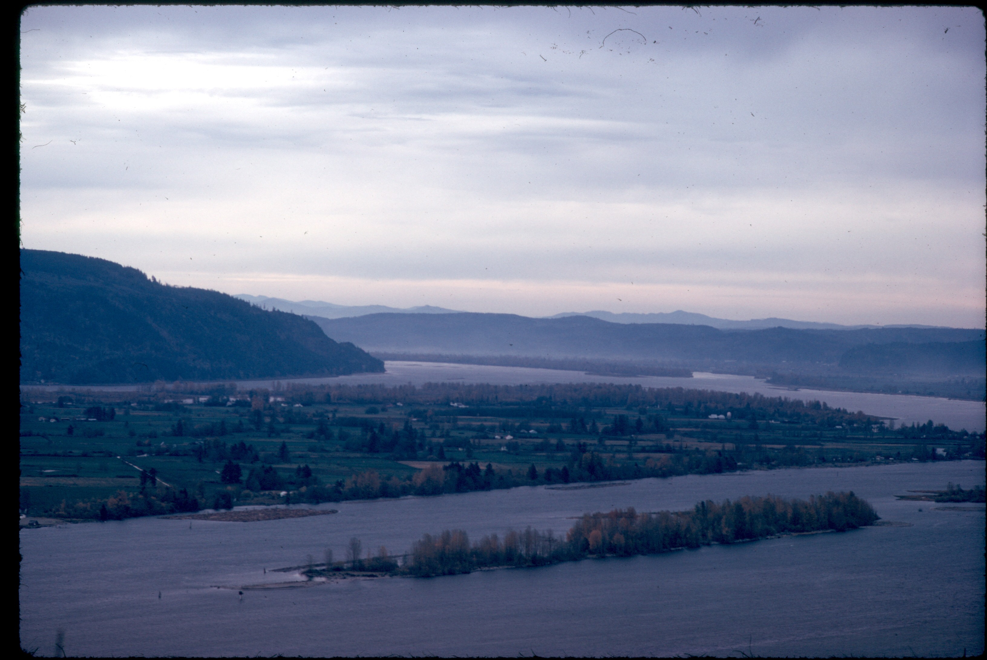 ss 090 1970 11 11 columbia river from wauna