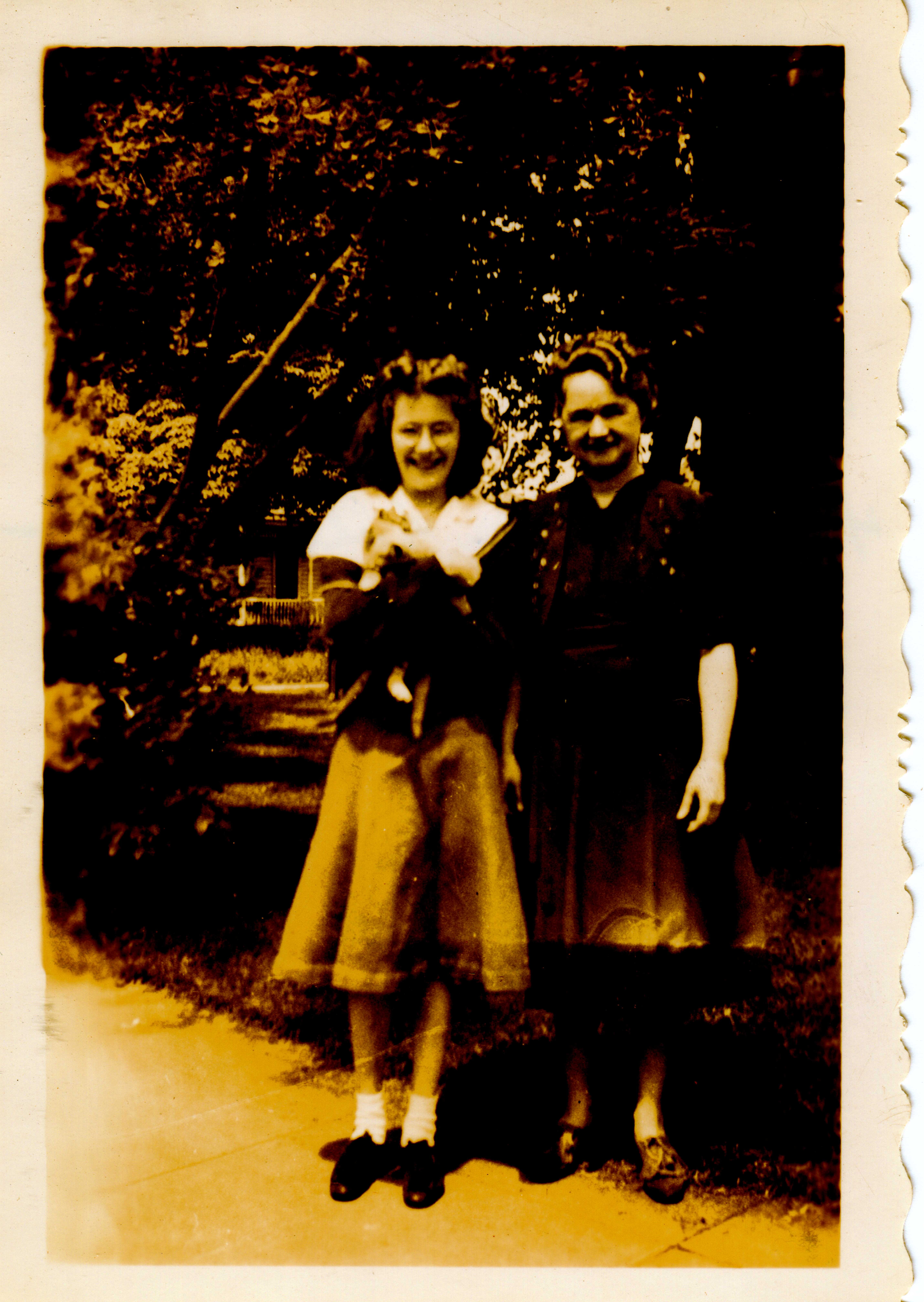 tc angela and mother 1939 001